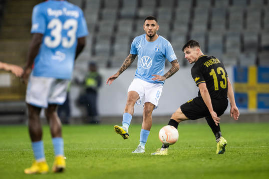 Sergio Pena of Malmö and Dante Vanzeir of Union SG
