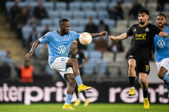 Mohammed Buya Turay of Malmö and Cameron Puertas of Union