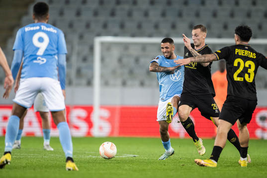 Sergio Pena of Malmö and Gustaf Nilsson of Union SG
