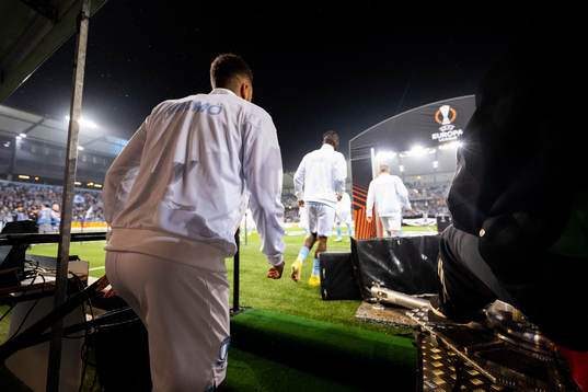 Isaac Kiese Thelin of Malmö enter the pitch