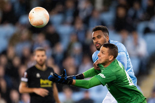 Isaac Kiese Thelin of Malmö and goalkeeper Anthony Moris