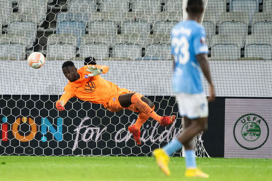 Goalkeeper Ismael Diawara of Malmö