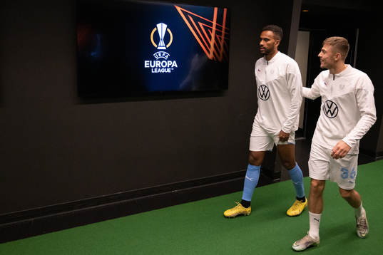 Isaac Kiese Thelin and Patriot Sejdiu of Malmö in the in