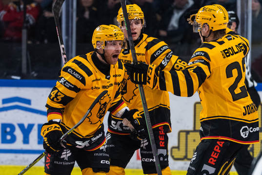 Skellefteås Filip Sandberg jublar