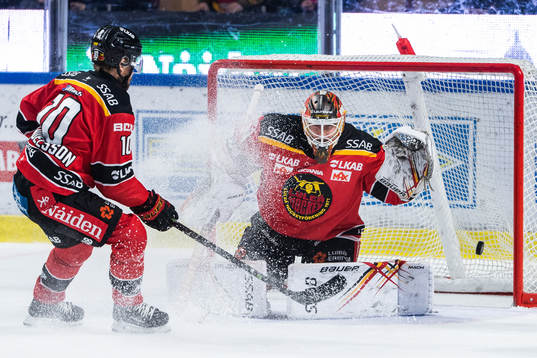 Luleås målvakt Joel Lassinantti släpper in 1-2 av