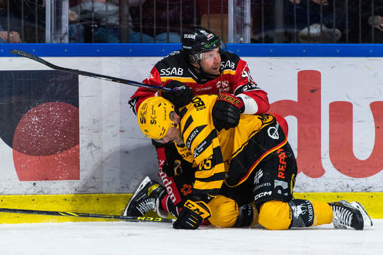 Luleås Leo Komarov och Skellefteås Oscar Möller