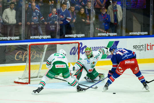 Rögles målvakt Christoffer Rifalk och Oskarshamns Jiri