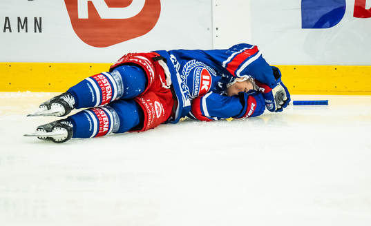 Oskarshamns Antti Suomela har ont