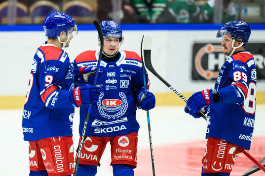 Oskarshamns Ahti Oksanen jublar med Lukas Pilö och Patrik