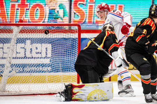 Timrås Erik Walli Walterholm gör 2-2 bakom Brynäs