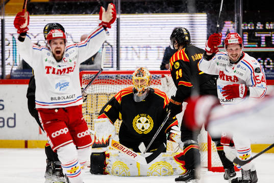 Brynäs målvakt Anders Lindbäck deppar