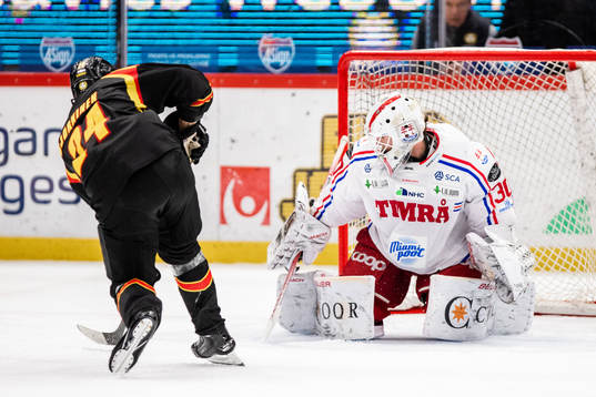 Brynäs Hannes Björninen gör det avgörandet målet bakom