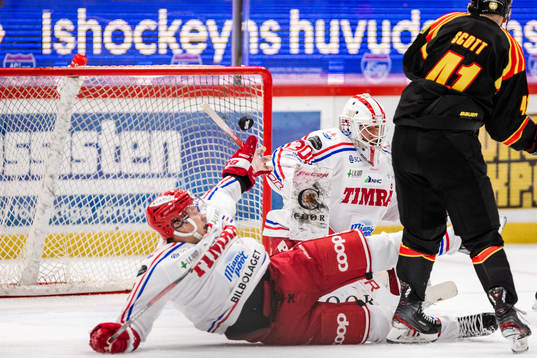 Timrås Didrik Strömberg och  målvakt Jacob Johansson