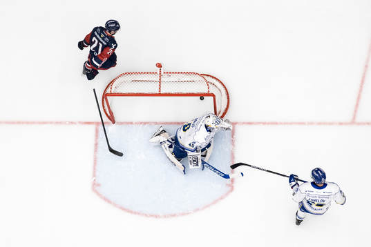 Linköpings Christoffer Ehn och Leksands målvakt Mantas
