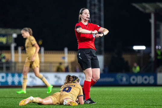 Referee Lorraine Watson