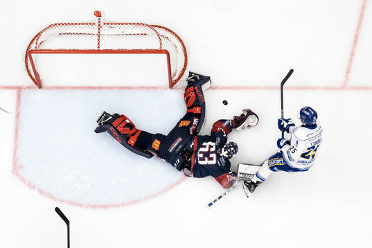 Linköpings målvakt Marcus Högberg och Leksands Carter