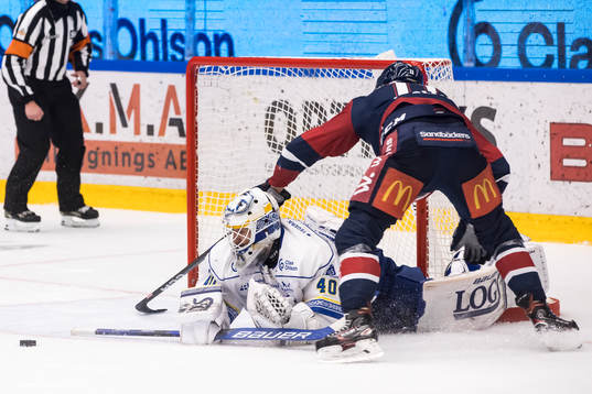 Leksands målvakt Mantas Armalis räddar straff från