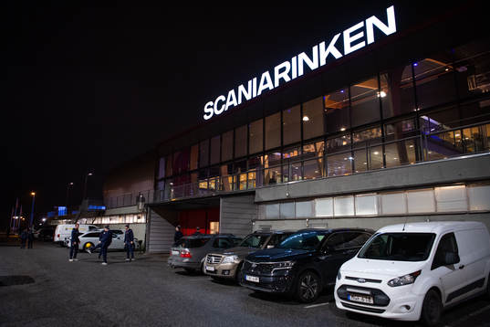 Djurgårdens spelare utanför Scaniarinken