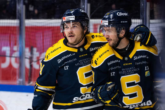 Södertäljes Renars Krastenbergs och Cole Cassels