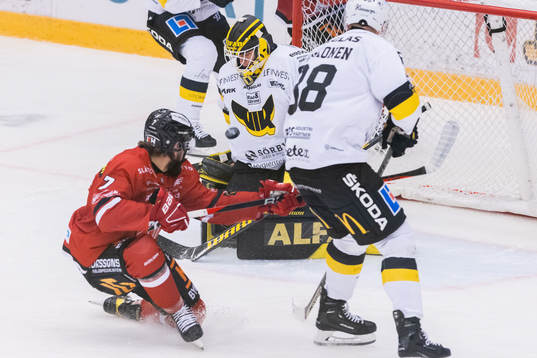 Vita Hästens Tanner Macmaster oroar mot Västerås