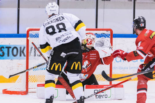 Västerås Jesper Kokkonen gör 1-3 bakom Vita Hästens
