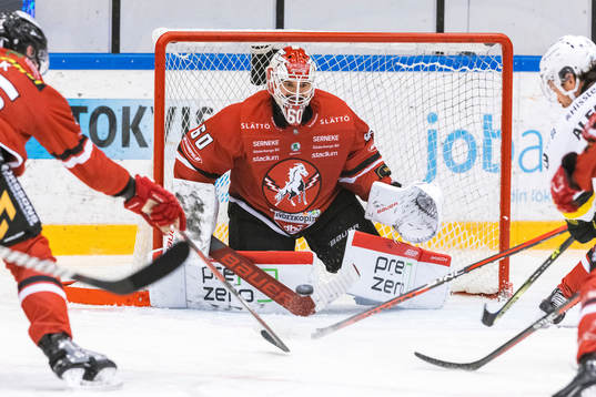 Vita Hästens målvakt Adam Ohre