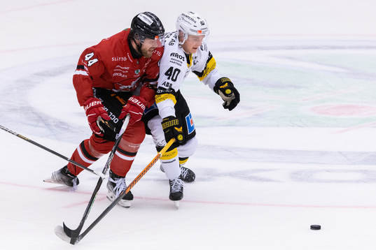 Vita Hästens Erik Ullman och Västerås Isak Skedung