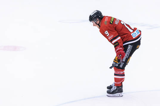 Vita Hästens Jens Holmström deppar