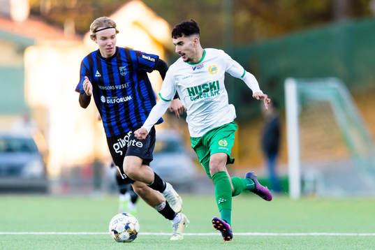 Hammarbys Elias Mohammad jagas av Sirius  Viktor Danielsson