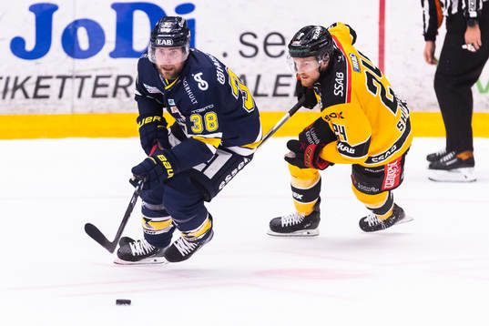 HV71s Nichlas Torp och Luleås Brendan Shinnimin