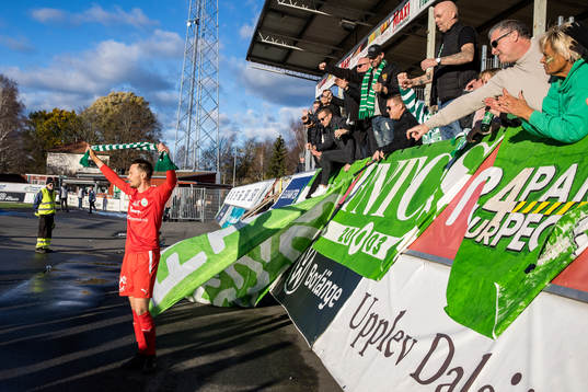 Västerås SKs målvakt Anton Fagerström jublar