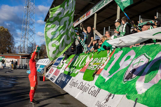 Västerås SKs målvakt Anton Fagerström jublar