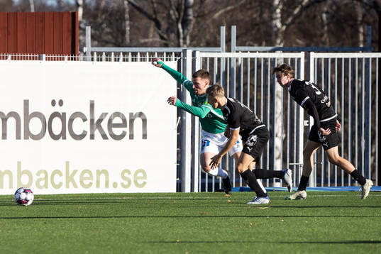 Brages Shkodran Maholli och Västerås SKs Simon Gefvert