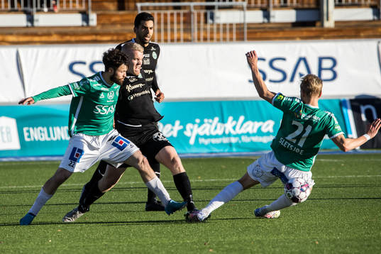 Brages Jonathan Syberg Tamimi och Västerås SKs Simon
