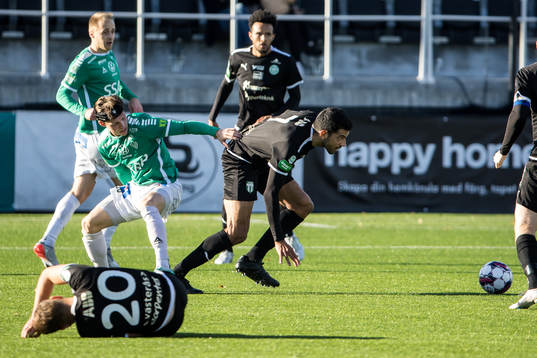 Brages Douglas Karlberg och Västerås SKs Pedro Ribeiro