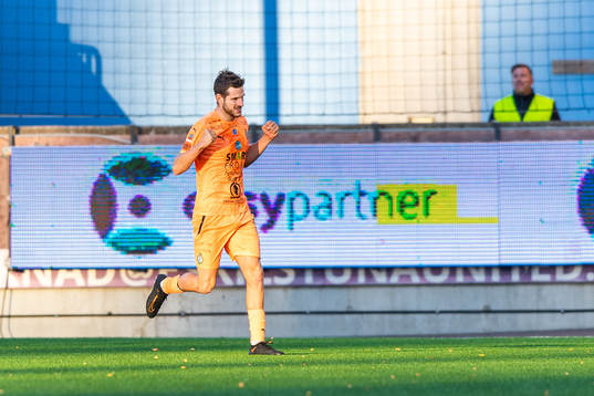 AFC Eskilstunas Ashley Coffey jublar
