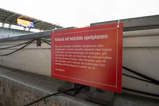 En informationsskylt på Gamla Ullevi innan fotbollsmatchen