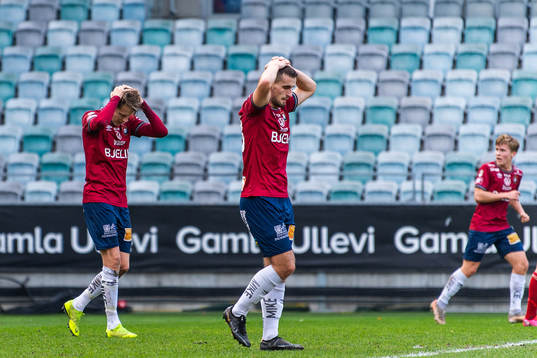 Örgrytes Viktor Lundberg och Erion Sadiku deppar