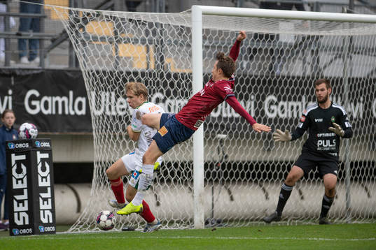 Skövde AIKs Samuel Sörman  och Örgrytes Viktor Lundberg