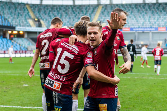 Örgrytes Isak Dahlqvist och Hampus Dahlqvist jublar