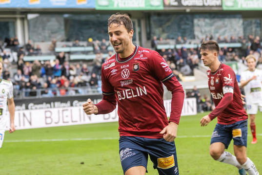 Örgrytes målskytt Jonathan Azulay jublar