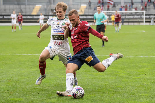 Skövde AIKs Samuel Sörman och Örgrytes Nicklas Bärkroth