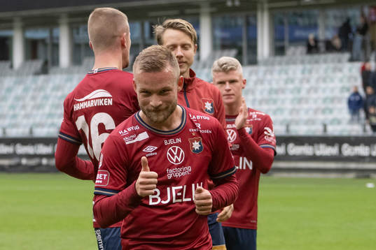 Örgrytes Nicklas Bärkroth jublar