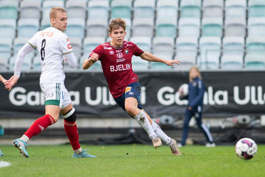 Skövde AIKs Oscar Lennerskog  och Örgrytes Isak Dahlqvist
