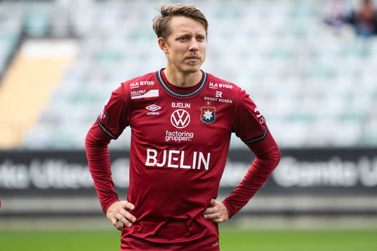 Örgrytes Viktor Lundberg innan fotbollsmatchen i