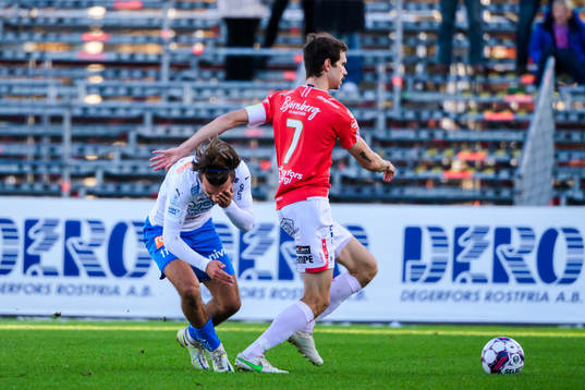 Värnamos Edvin Becirovic och Degerfors Sebastian Ohlsson