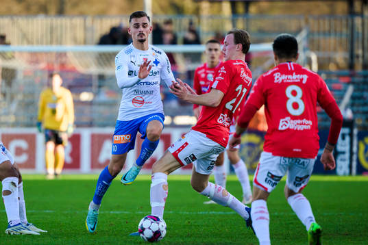 Värnamos Ajdin Zeljkovic och Degerfors Adam Carlen