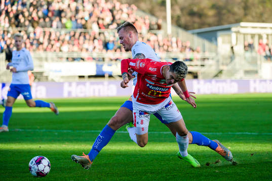 Värnamos Victor Eriksson och Degerfors Diego Campos