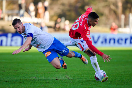 Värnamos Oscar Johansson och Degerfors Elyas Bouzaiene