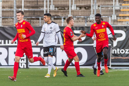 Örebros Ahmed Yasin deppar medan Landskronas Ousmane